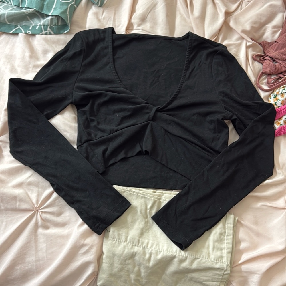 Black long sleeve crop top